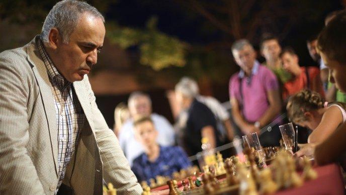 Kasparov odigrao simultanku, s druge strane table bio i Ćiro Blažević