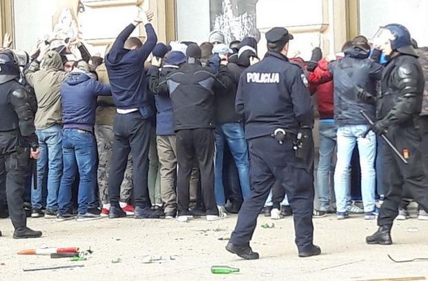 Sukobi u Zagrebu: Navijači Budućnosti pravili nerede, uhapšeno desetak osoba