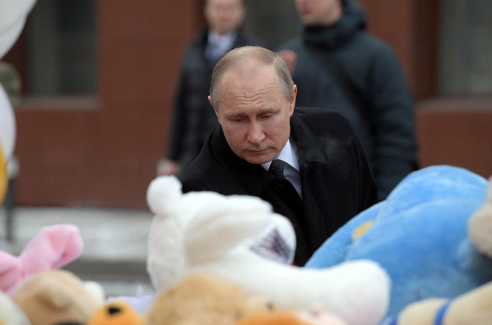 Putin odao počast nastradalima u požaru, kritizirao loše sigurnosne mjere