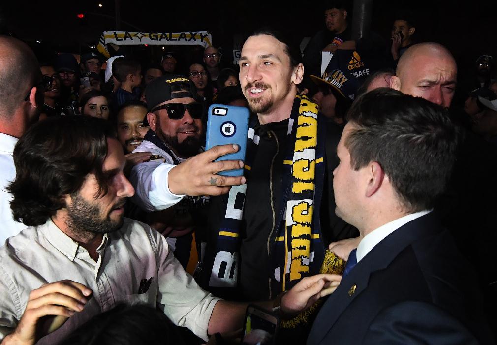 Ibrahimović stigao u LA: Euforični doček oduševio Zlatana