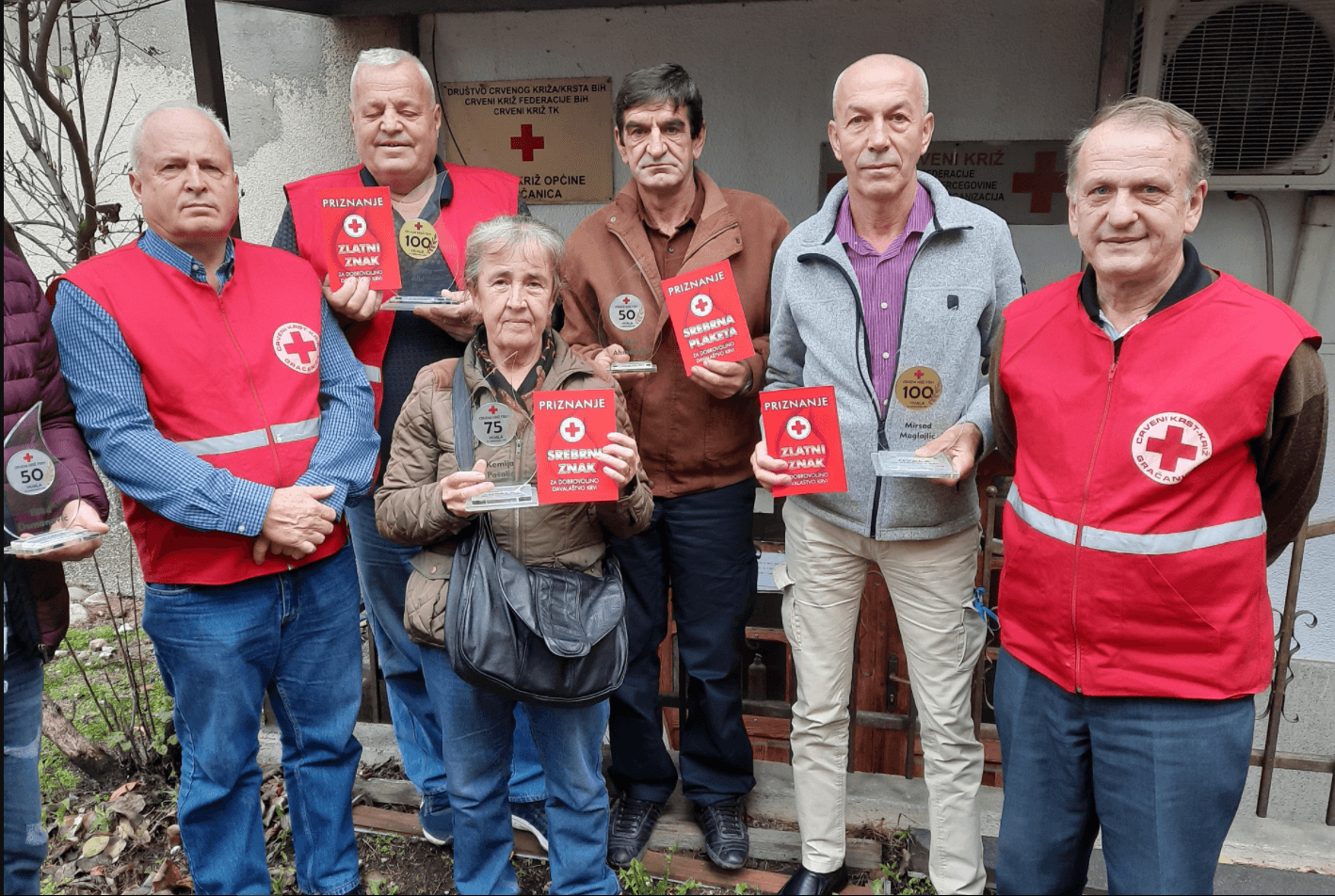Humanitarci u prostorijama Crvenog križa - Avaz