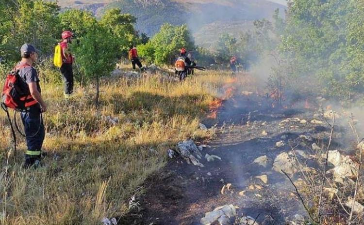 Požar kod Neuma i dalje aktivan: Potreban angažman helikoptera Oružanih snaga BiH