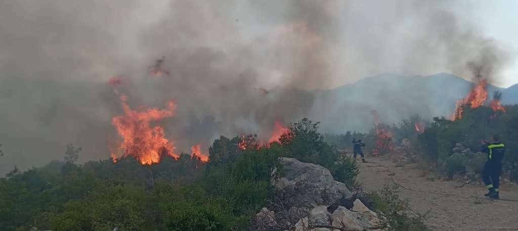 Požar na planini Žaba i dalje aktivan: Stanje u Neumu znatno bolje