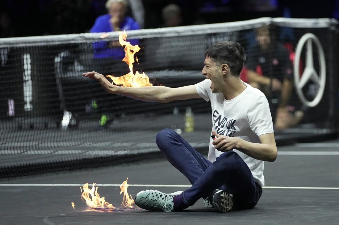 Mladić koji se zapalio na teniskom meču najavio da će to uraditi: Otkrio je i razlog šokantnog čina