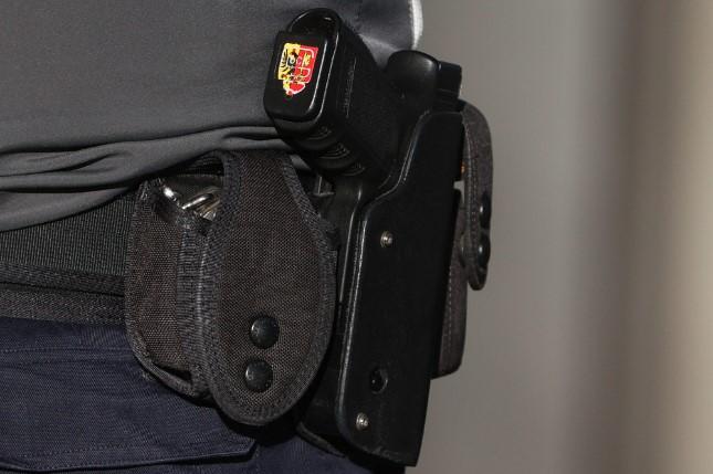 Pijani policajac u Ženevi pucao u policijskoj stanici, ranio kolegu
