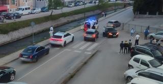 Krš i lom u Kaknju: Sudarila se tri automobila, jednu osobu hitna odvezla u bolnicu