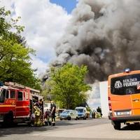 Video / Fabrika u Berlinu cijela izgorjela: Ljudima se savjetuje da izbjegavaju to područje