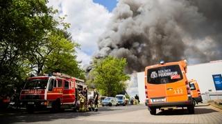 Video / Fabrika u Berlinu cijela izgorjela: Ljudima se savjetuje da izbjegavaju to područje