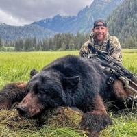 NFL zvijezda se našla na meti javnosti zbog fotografije sa ubijenim medvjedom
