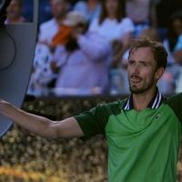Jastremska u Melburnu izbacila Azarenku, Medvedev lako do četvrtfinala
