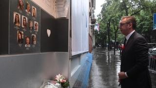Vučić položio cvijeće za ubijene u tragediji u Vladislavu Ribnikaru
