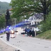 Stravična nesreća kod Zavidovića: Automobil završio na krovu