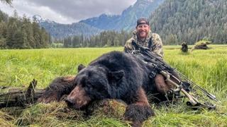 NFL zvijezda se našla na meti javnosti zbog fotografije sa ubijenim medvjedom