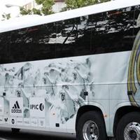 Udes autobusa sa igračima Real Madrida: Navijač se zabio automobilom u njih dok ih je pokušao snimati