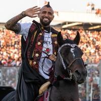Bivši igrač Barcelone i Juventusa dočekan kao kralj u novom klubu: Na stadion sletio helikopterom