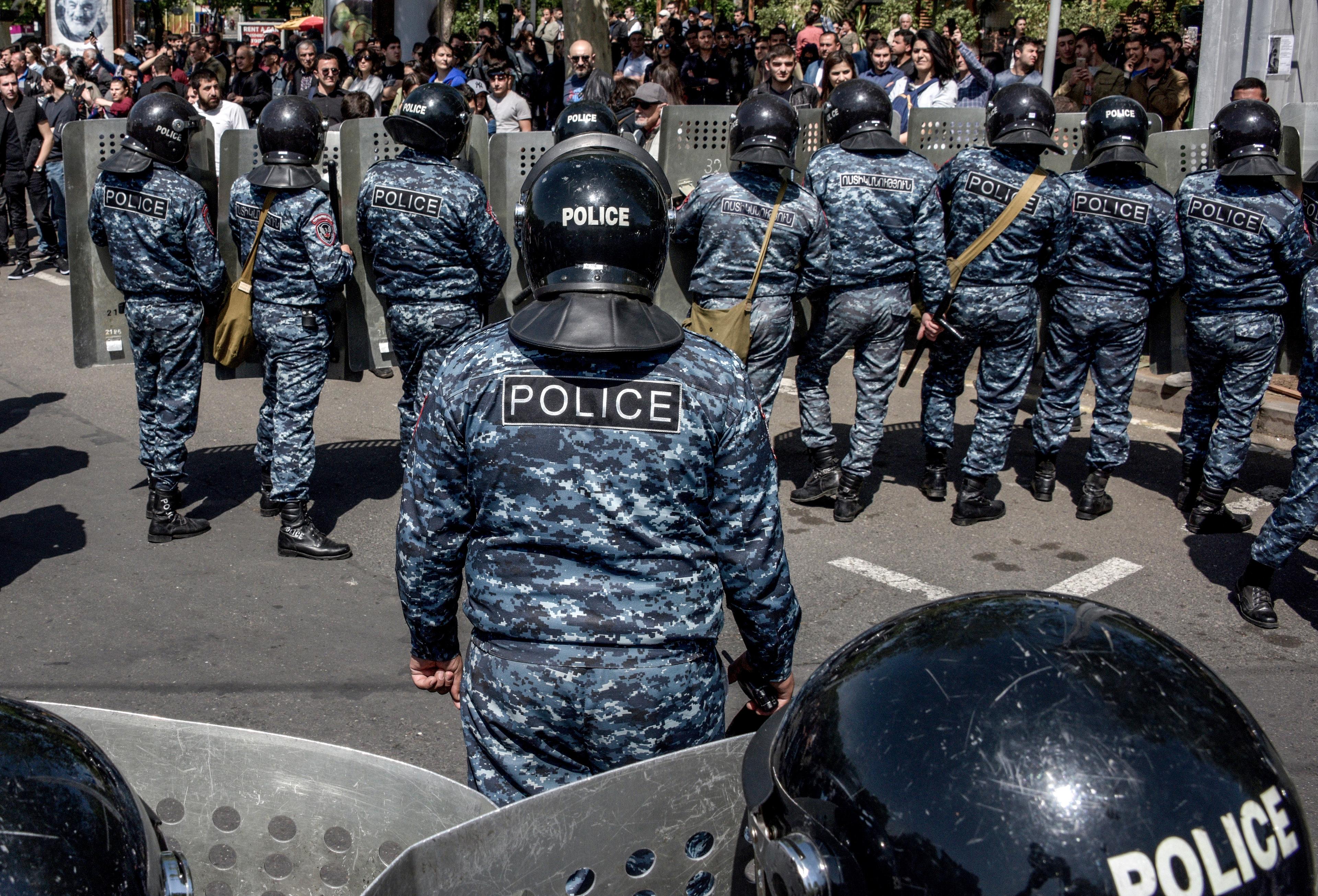 Haos u Ermeniji: Demonstranti blokirali ceste u glavnom gradu