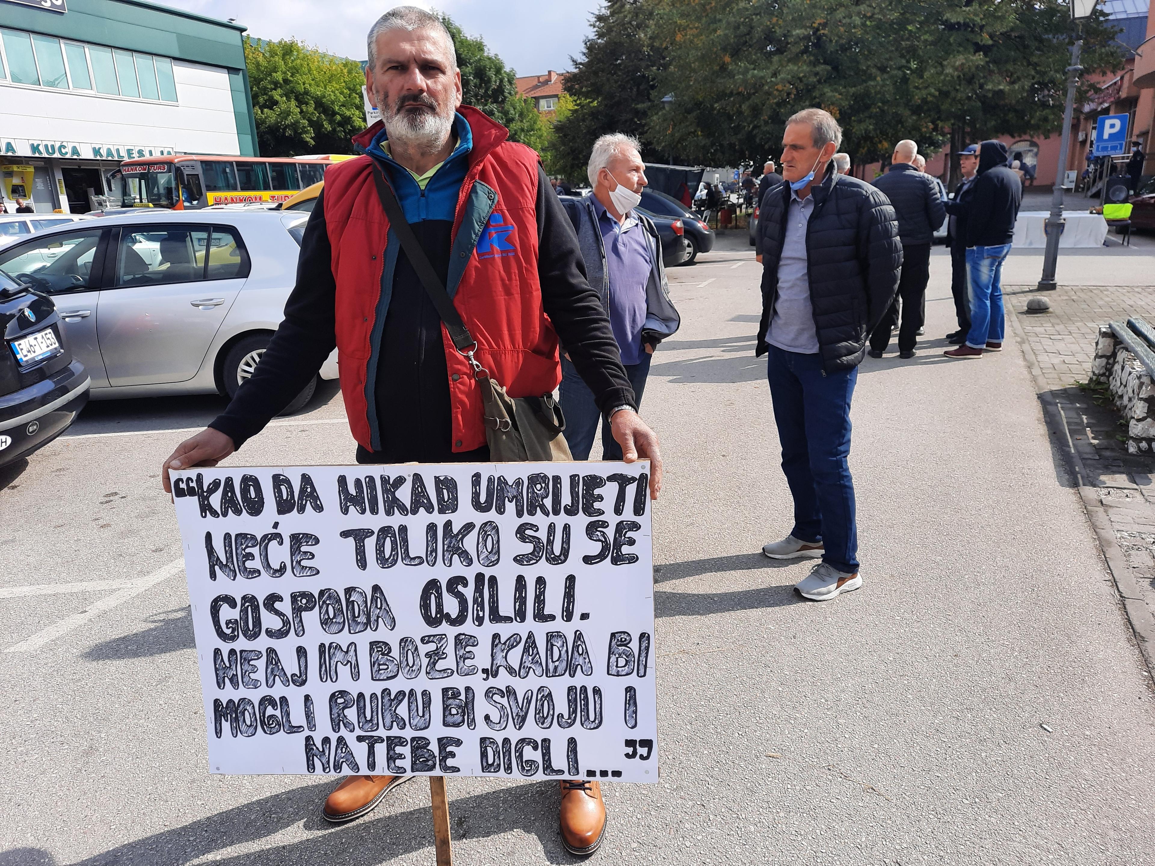 Nakon sramne odluke vijećnika da paušale povećaju za 100 posto, borac Armije BiH Nijaz Mujkanović poručio: Oni bi na tebe i ruku digli