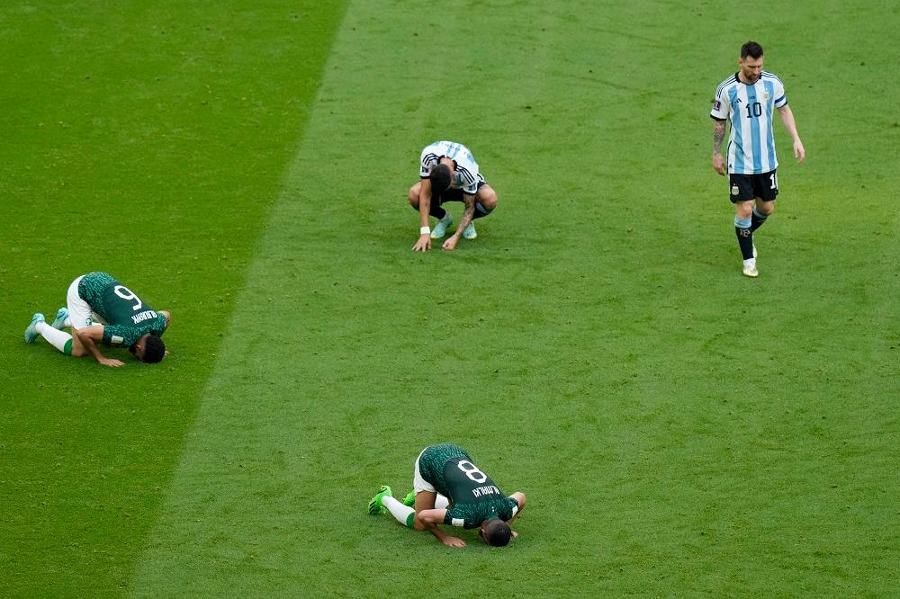 Zahvala Uzvišenom: Fudbaleri Saudijske Arabije pali na sedždu nakon senzacije protiv Argentine