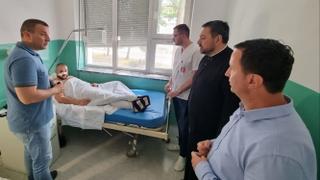 Gradonačelnik Trebinja Mirko Ćurić obišao povrijeđene putnike autobusa