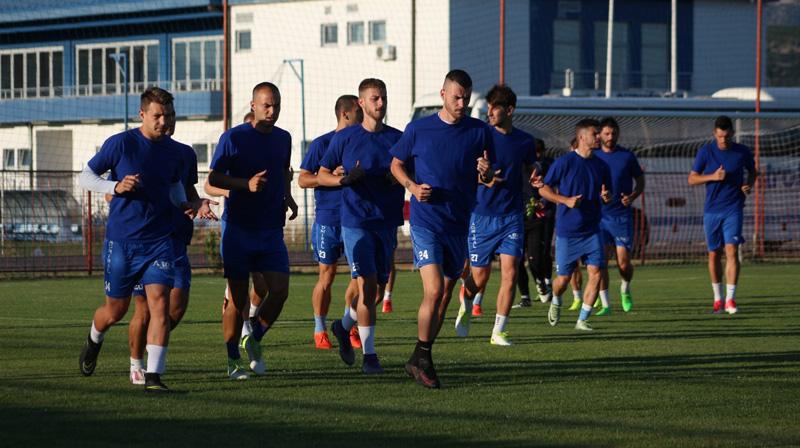 Fudbaleri Željezničara stigli u Podgoricu i obavili trening