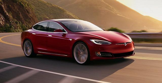 Tesla pomaže vlasnicima Modela S i X da pobjegnu od Irme