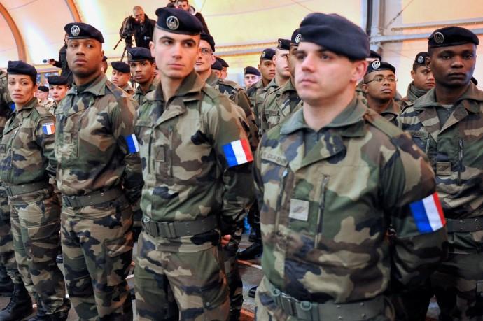 Francuska: Većina građana podržava vraćanje služenja vojnog roka