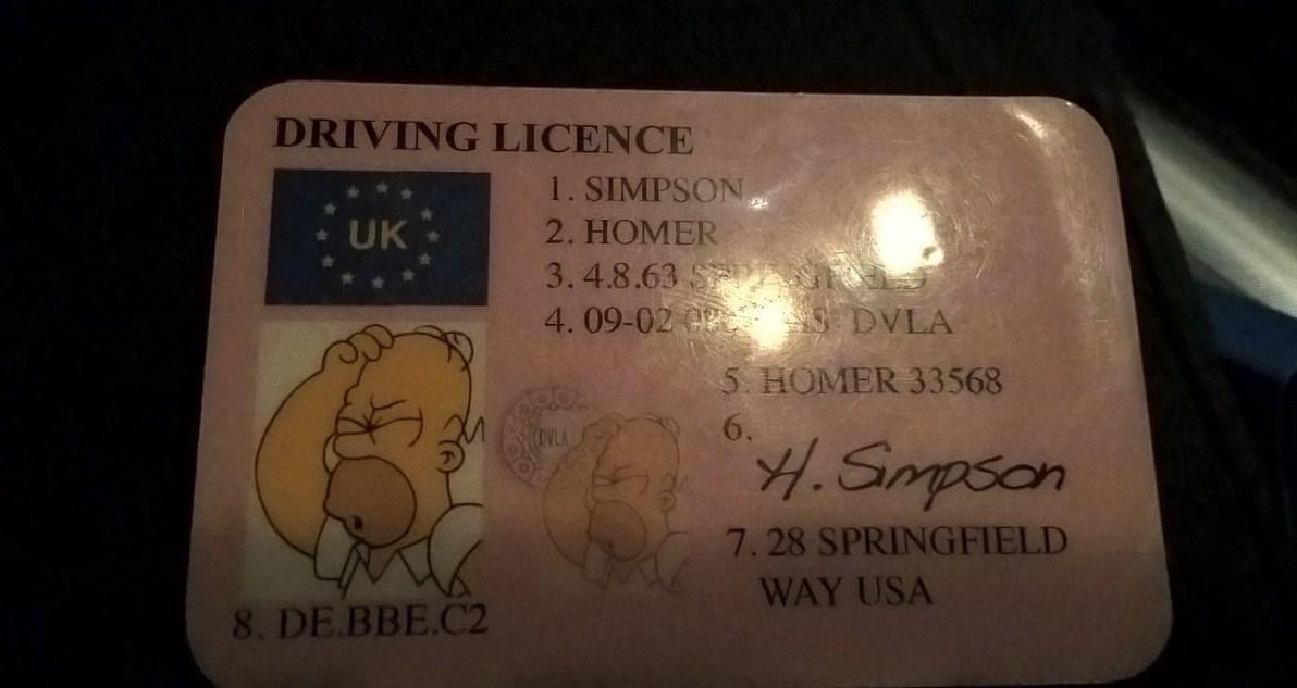 Britanac policiji pokazao vozačku dozvolu Homera Simpsona