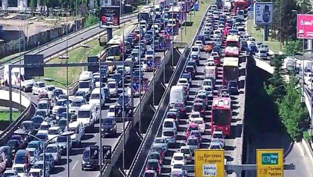 Kolaps u Beogradu, nikad veća gužva: Automobili ne mogu ni da mrdnu