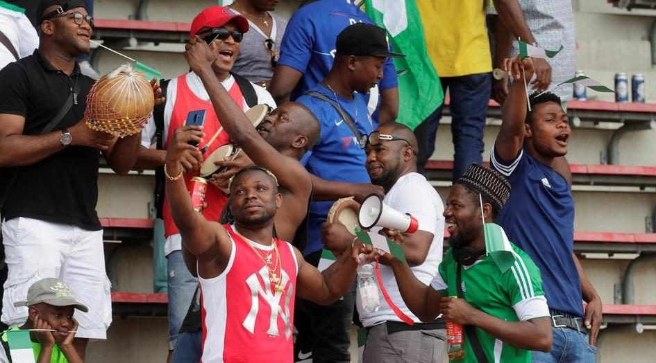 Urnebesno: Nigerijci bi s kokoškama na stadion!