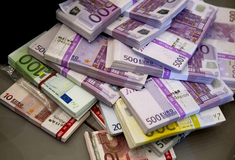Spriječeno krijumčarenje: U čarapama krili skoro 90.000 eura