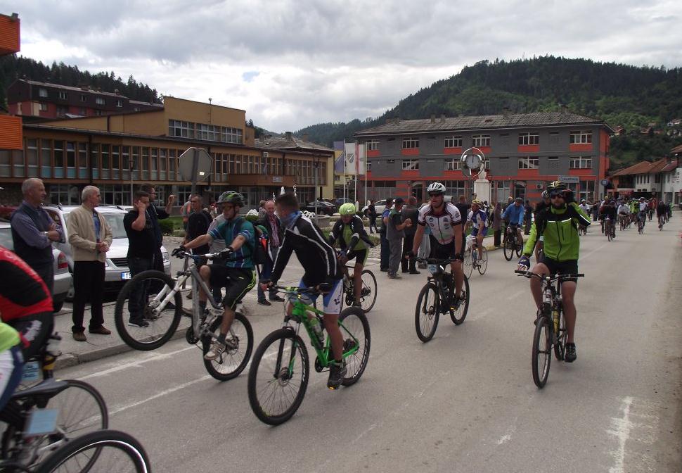Olovo: Srdačan ispraćaj učesnika 14. biciklističkog maratona na putu ka Srebrenici