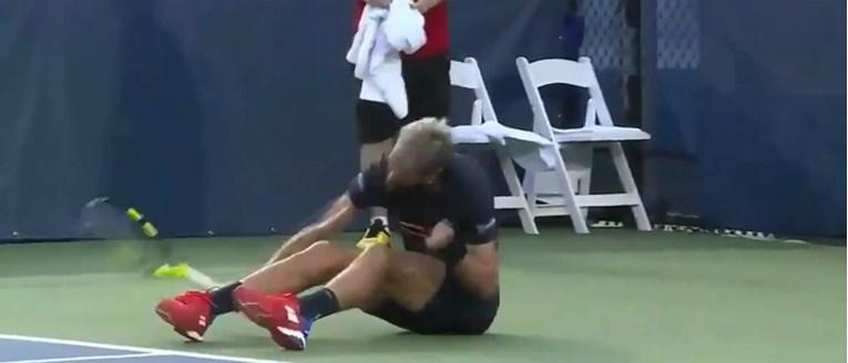 Francuski teniser potpuno poludio na terenu: Razbijao rekete, divljao, pa ga publika ispratila zvižducima