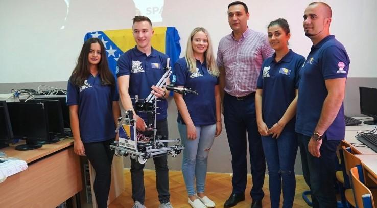 Predstavljen robot tima učenika iz Mostara s kojim će na "First Global Challenge”