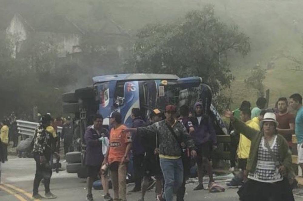 U saobraćajnoj nesreći u Ekvadoru poginulo najmanje 12 navijača