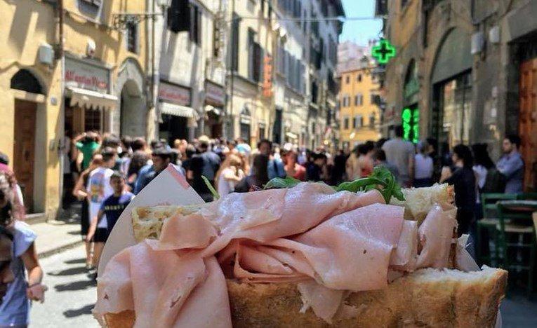 Vlasti Firence zabranile konzumiranje hrane na ulici, kazne i do 500 eura