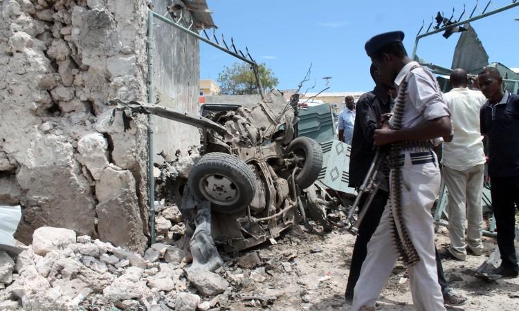 Bombaš-samoubica automobilom se zaletio u ured lokalne uprave u Mogadišu