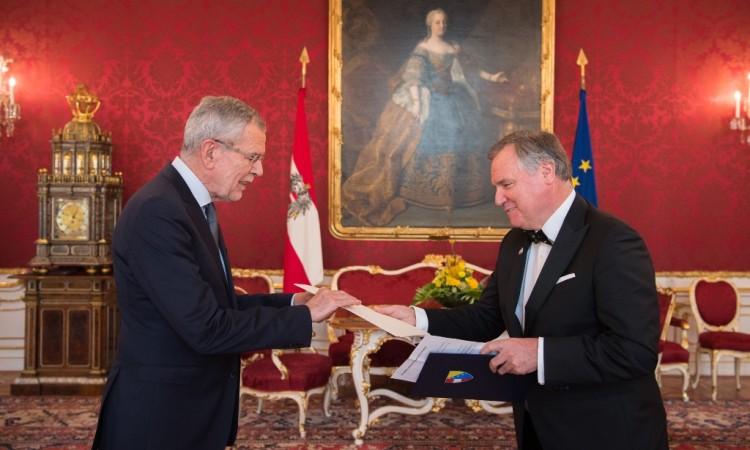 Kozarić uručio akreditirana pisma predsjedniku Republike Austrije Fan der Belenu