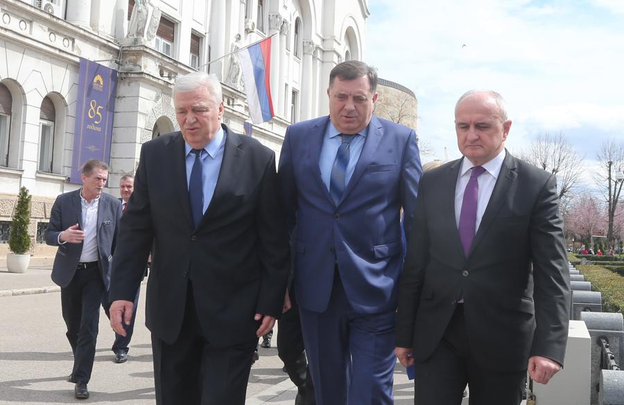 Ko šta dobiva u novoj Vladi RS: Đokiću i Paviću manje ministara, Stevandiću, Petroviću i Čaviću po jedan resor