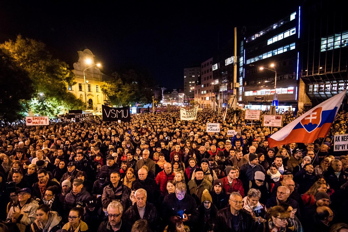 Slovaci izašli na ulice: Bivši slovački premijer priziva još ubistava novinara?