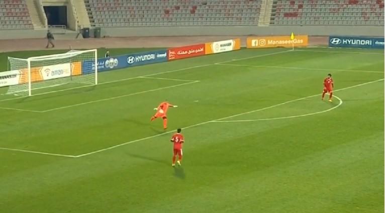 Jordanski golman, u stilu Asmira Begovića, postigao gol s 90 metara