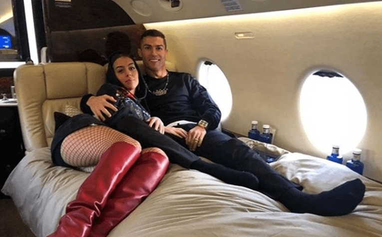 Georgina i Ronaldo: Zagrljeni leže u avionu - Avaz