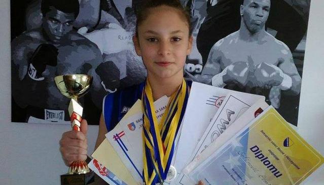 Bavi se s nekoliko sportova istovremeno: Emina Selimović je i bokserka, ali i košarkašica