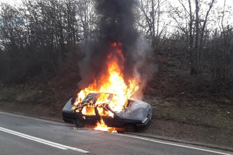 Užas na magistralnom putu Banja Luka - Prijedor: Čovjek izgorio u autu