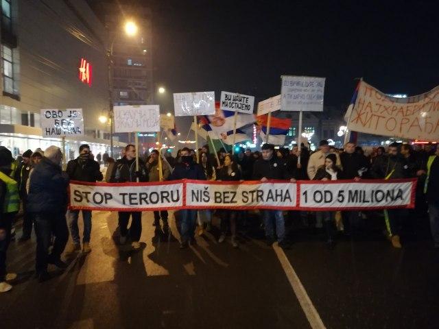 U Nišu i Novom Sadu protesti "Jedan od pet miliona" - Avaz