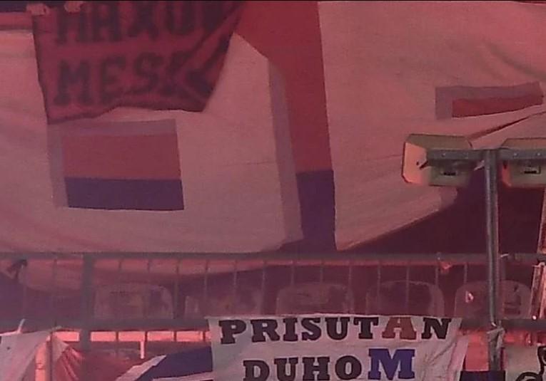 Navijači Hajduka izvjesili transparent posvećen ustaškim zločincima u logorima Jasenovac i Stara Gradiška