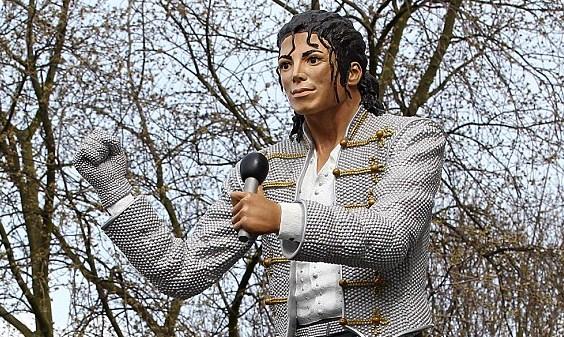 Statua Majkla Džeksona uklonjena iz Nacionalnog nogometnog muzeja