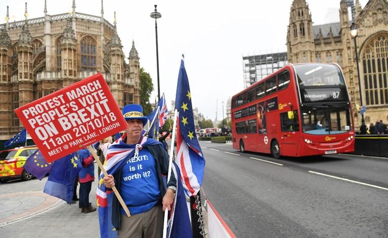Stotine hiljada Britanaca na ulicama Londona, traže drugi referendum o Brexitu