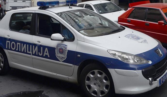 Drama na Sajmu automobila u Beogradu: Muškarac na ulazu pokušao pregaziti policajca