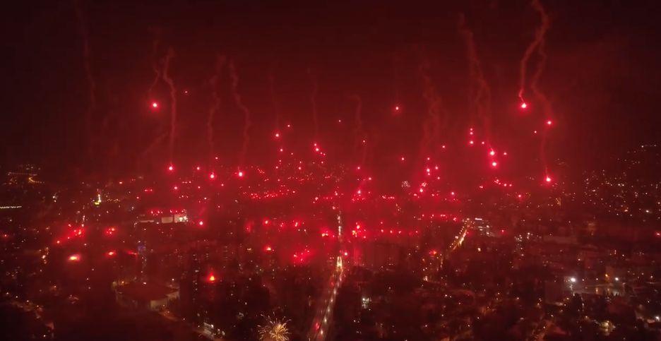 "Ultrasi" veličanstvenim vatrometom u Mostaru obilježili 25. rođendan grupe