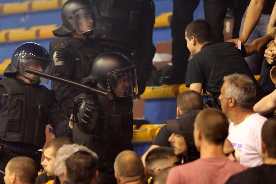 Zadar: Policija morala reagirati - Avaz